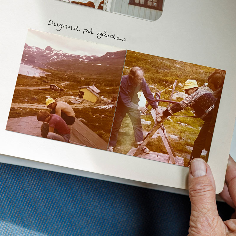 To gamle bilder av menn som har dugnad på gården deres. Bildene er limt i et fotoalbum.